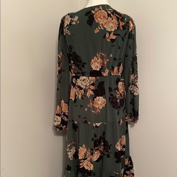 Floral Maxi Dress in Green - Picture 4 of 4
